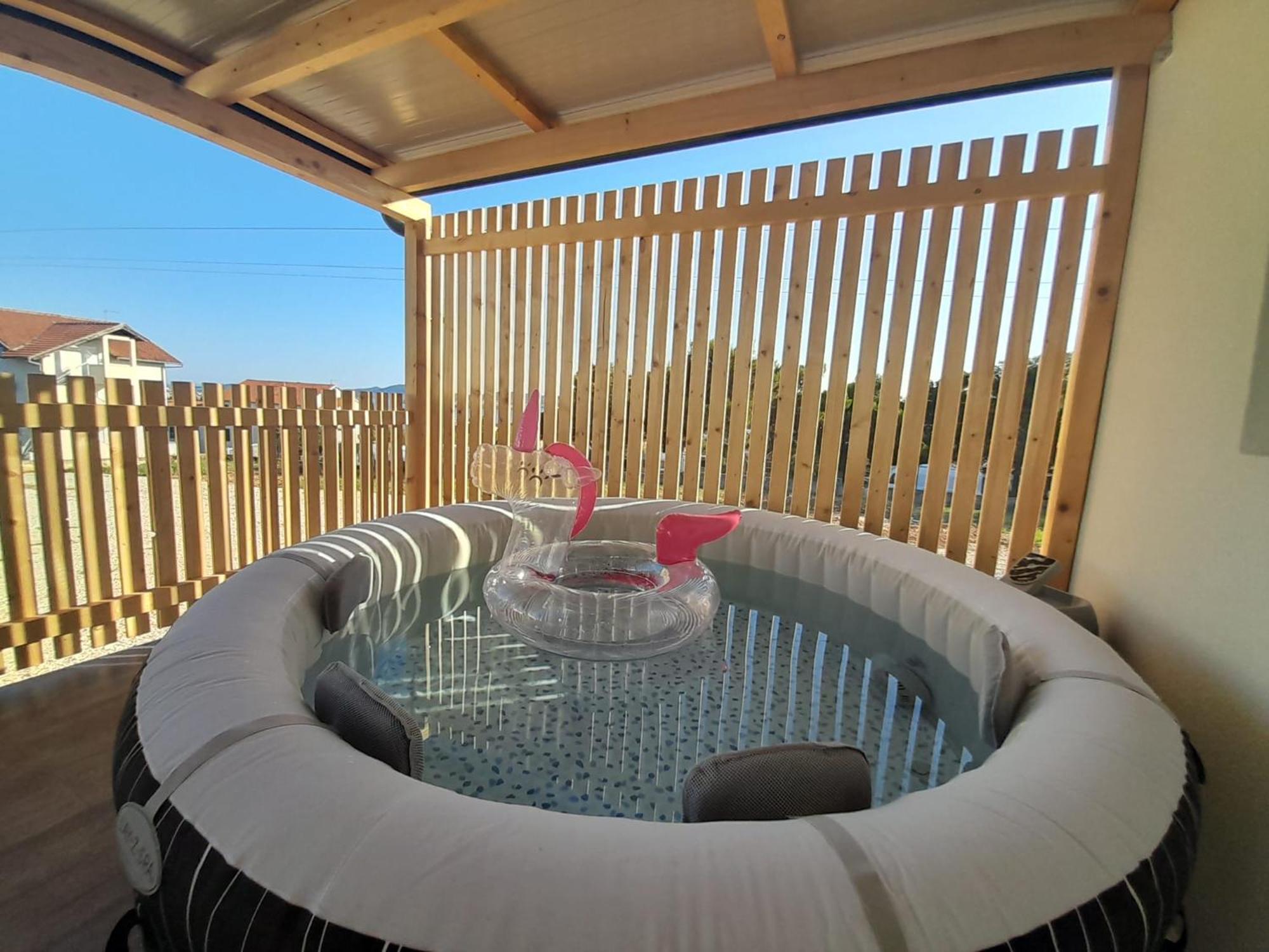 شقة Tiny House Lily With Jacuzzi سفيتي فيليب ياكوف المظهر الخارجي الصورة